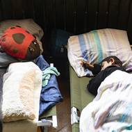 Nouzové bydlení v tělocvičně ve Skalsku