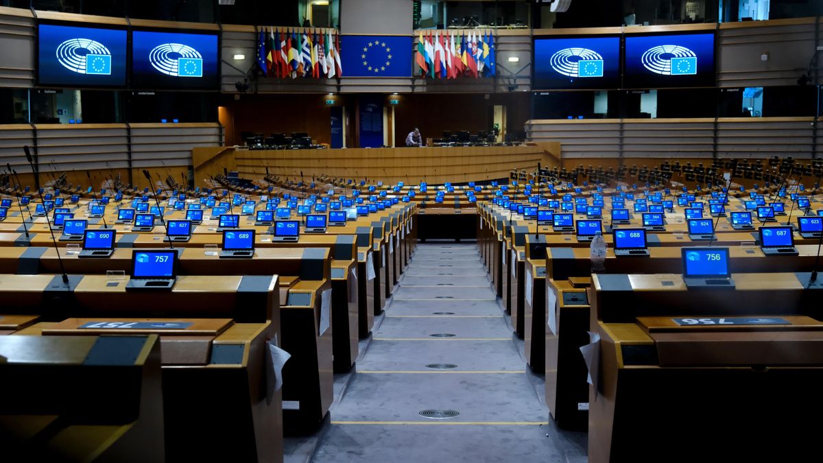 Evropský parlament schválil první návrh pro spuštění půjčky Ukrajině