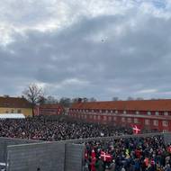 Policie odhaduje, že na místě bylo přes 10 tisíc lidí.