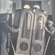 Převoz nábytku pracovníky Treuhandstelle.