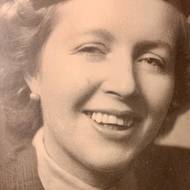 Aloisie Hudcová pocházela z Kročehlav na Kladensku, ale během druhé světové války žila v Karlíně poblíž domu Pollákových. 