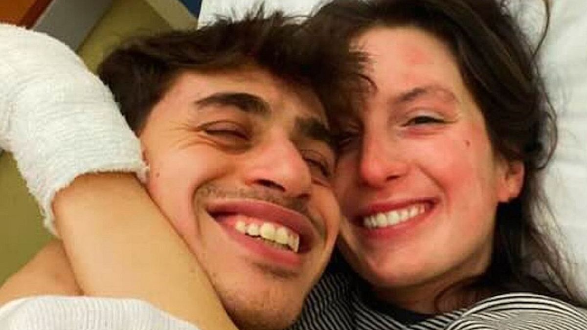 Zázrak, říká přeživší požáru v Crans-Montaně. Obličej má plný popálenin