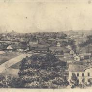 Ředitelství dolu Gabriela v Karviné. V pozadí pak kostel sv. Petra z Alkantary a ulice Slezská.