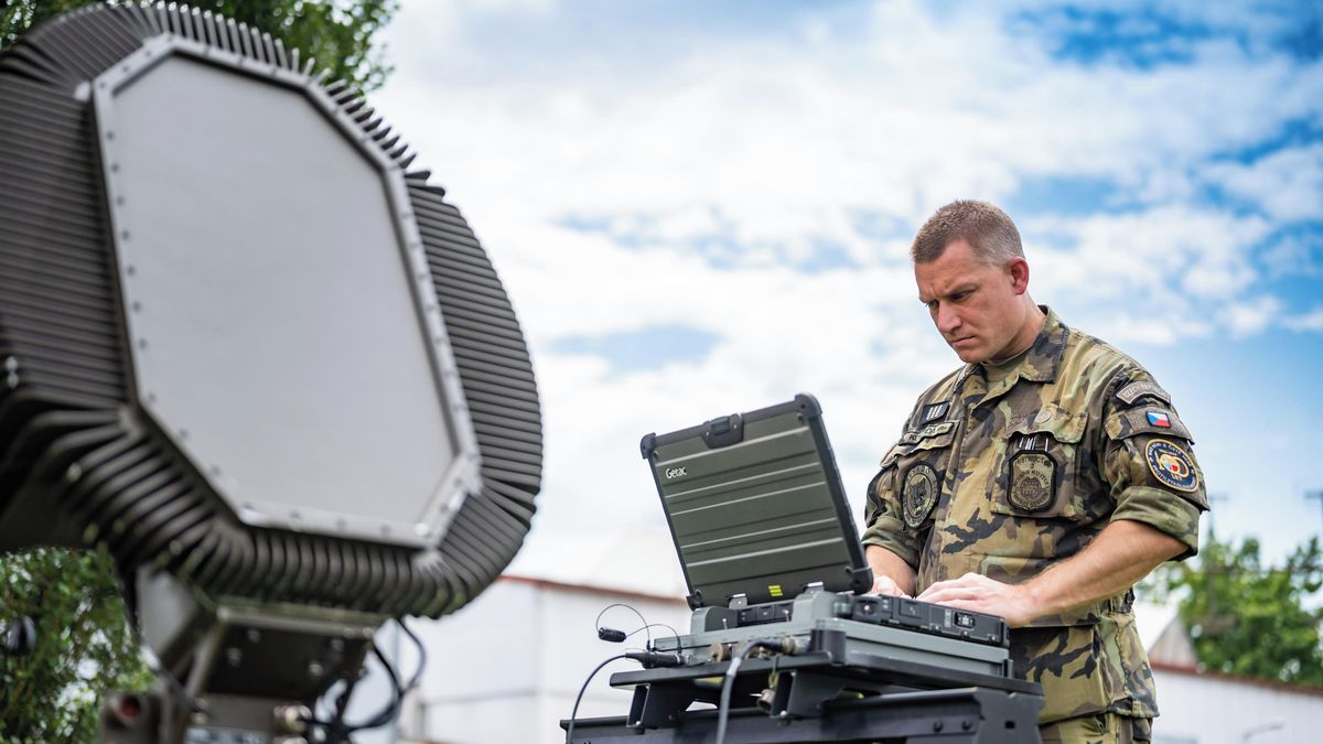 České zbraně mohou dobýt svět. Tuzemští zbrojaři vydělávají i posilují prestiž