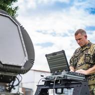 Víceúčelový 3D radar pro detekci a sledování pozemních a nízko letících cílů vyrábí společnost Retia.