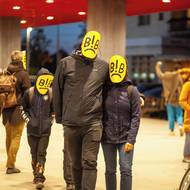 Protestní happening Žlutá noc byl organizován na podporu ilustrátorů a ilustrátorek, kteří bojkotovali Bratislavské bienále ilustrací 2025.