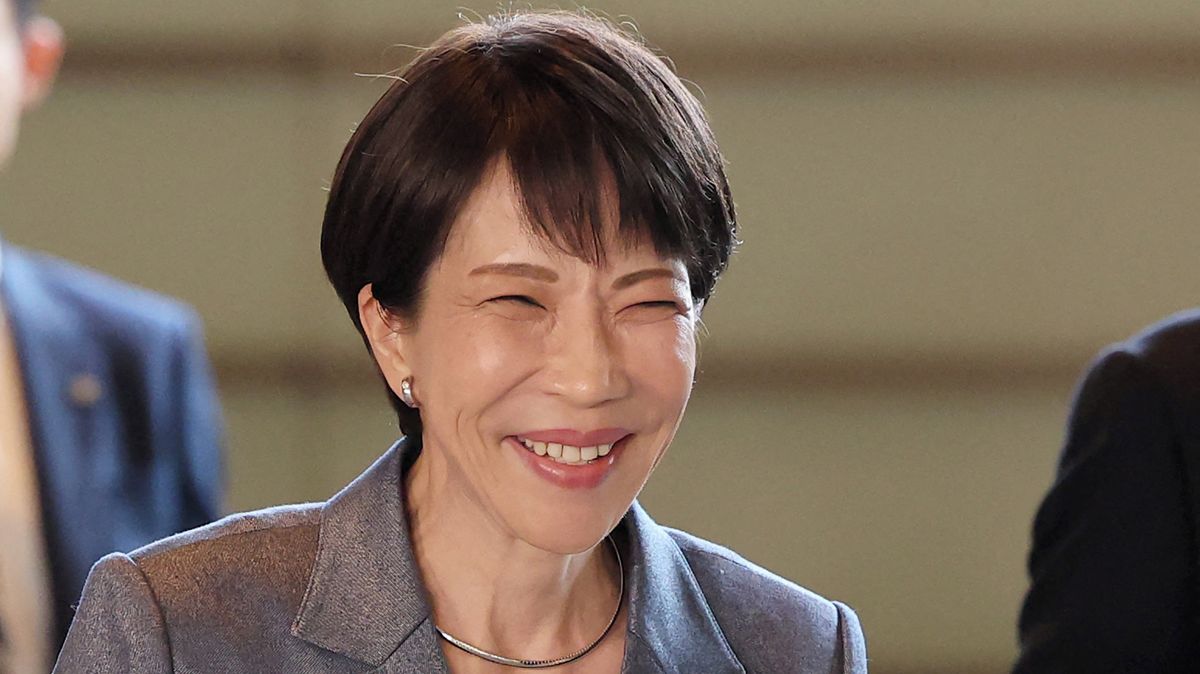 Japonsko ovládla „železná lady“ a chce zbrojit jako nikdo před ní