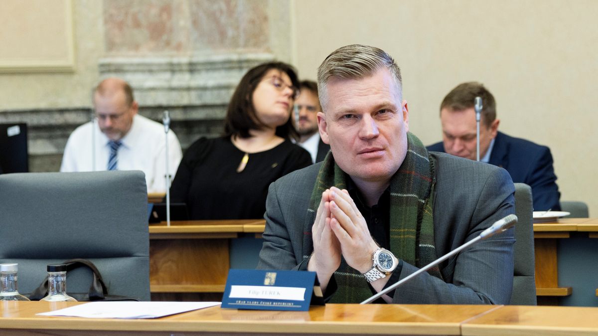 Turek zveřejnil, kolik bral vyhozený právník. Prolomil ochranu osobních údajů?