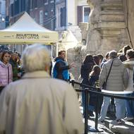 Nyní je vstup zpoplatněn od 9:00 do 22:00, ale v pondělí a v pátek je to od 11:30 do 22:00.