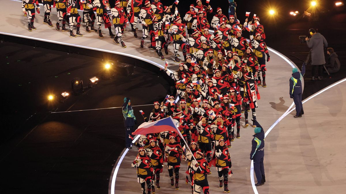 Oheň hoří, hry začaly. Češi při nástupu zářili nadšením