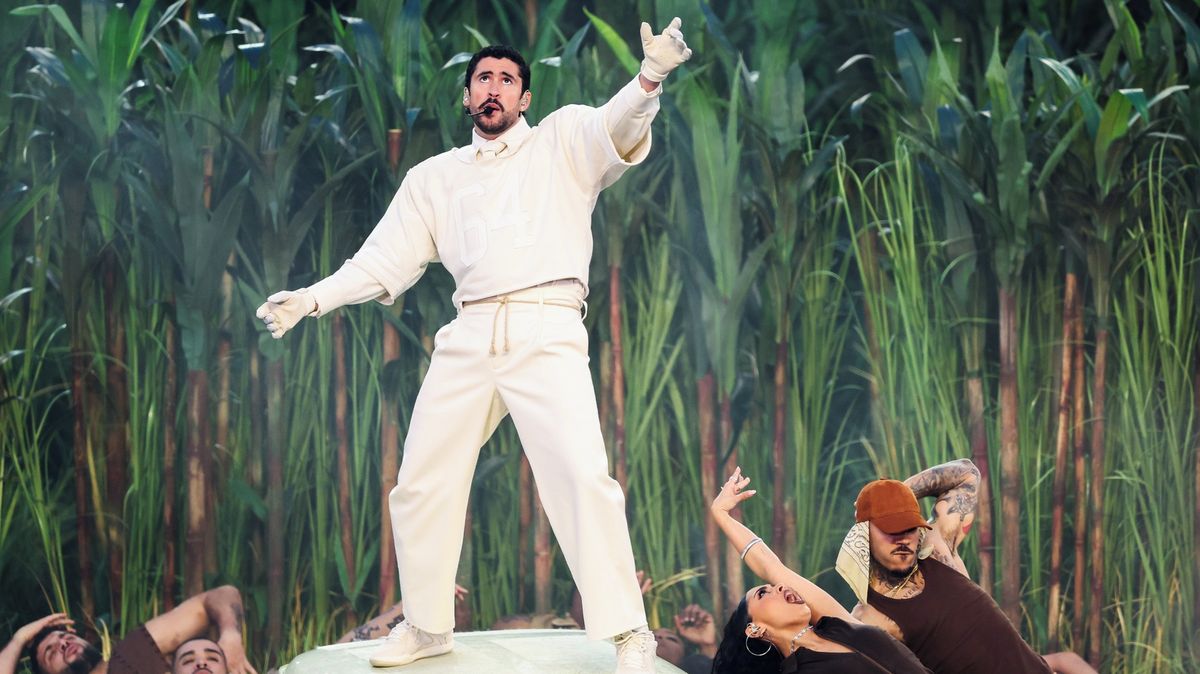 Super Bowl ovládl zpěvák Bad Bunny. Oslavoval jinou Ameriku než Trump