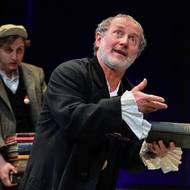 Prokop Košař jako Šámes Grunam a Dušan Hřebíček coby reb Bejniš Aškenazi.