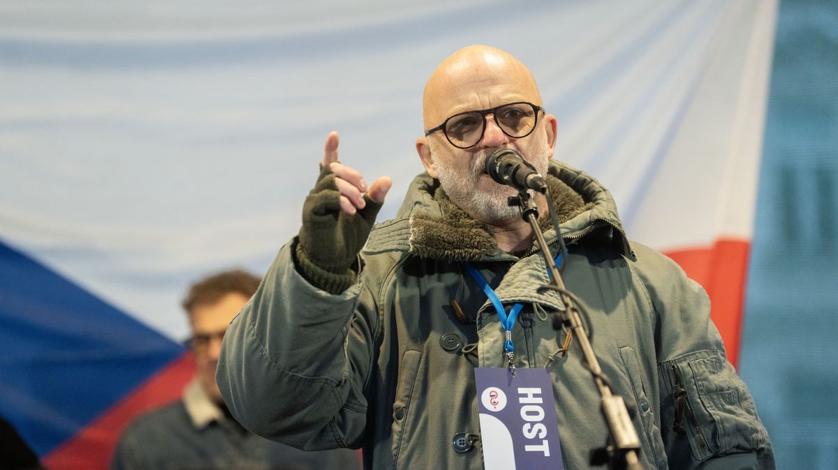 Co chtějí umělci říct Klempířovi? Herec Hynek Čermák odpovídá