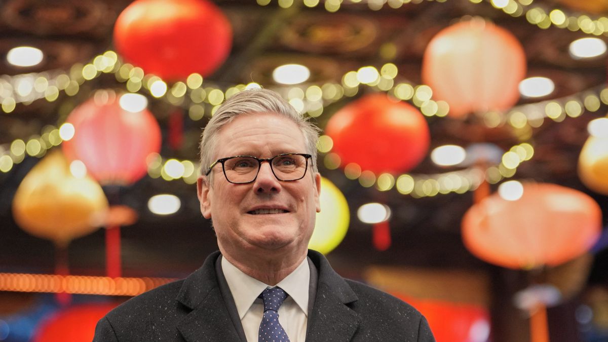 „Pohřeb protičínské politiky“, raduje se Peking. Doma se Starmerovi smějí