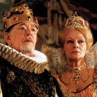 Jana Brejchová v 80. a 90. letech hrála královnu v televizním pohádkovém seriálu Arabela. Na snímku z pokračování Arabela se vrací je s Vlastimilem Brodským.