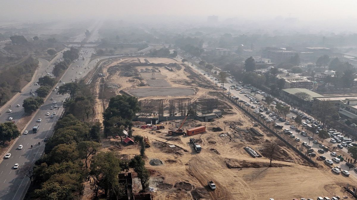 Fotky: Sen o zelené metropoli se rozplývá. Stromy ustupují betonu