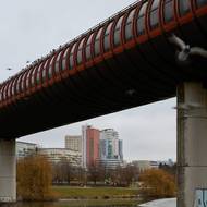 Mostní tubus metra linky B mezi stanicemi Hůrka a Lužiny - architekt Vladimír Kraus.