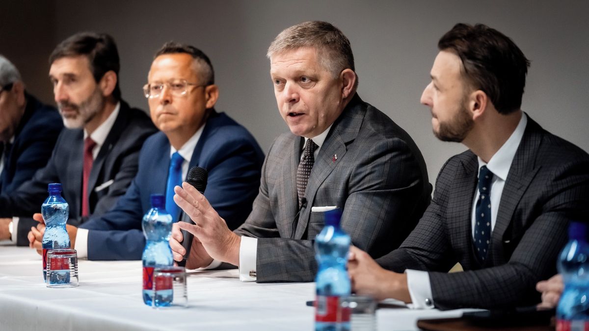 „Katastrofální boj s korupcí.“ Začala válka mezi Ficem a šéfem prokuratury