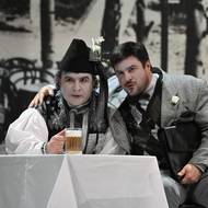 Na snímku z inscenace Slovácké jaro, kterou tuto sobotu uvede Slovácké divadlo v Uherském Hradišti, jsou Zdeněk Trčálek jako Jan Uprka a Lukáš Matěj coby Jan Ryba.