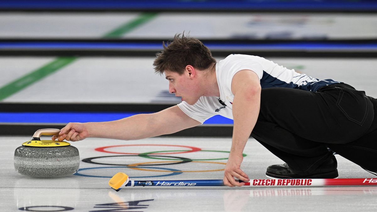 Czech Curling Duo Win First Olympic Match Against Korea | Winter Olympics 2024