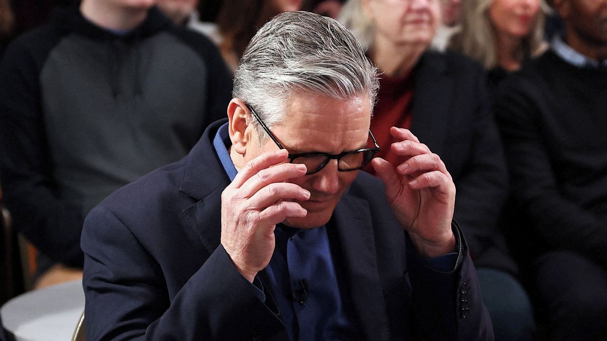 Epstein pošramotil Starmerovu značku. „Znechucení“ jsou i spolustraníci