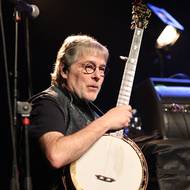 Banjista Béla Fleck, bubeník Antonio Sánchez a harfista Edmar Castañeda zahráli tento čtvrtek v pražském prostoru Archa+.