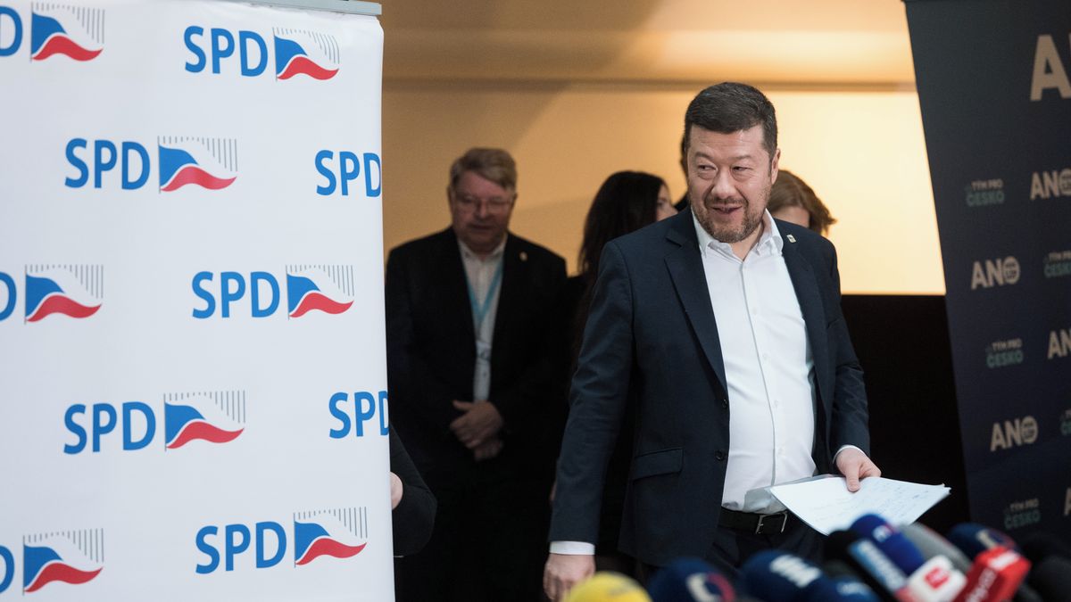 Drobní podnikatelé si budou moct vybrat mezi paušální daní a EET, řekl Okamura