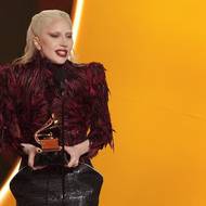 Cenu pro nejlepší popové vokální album si odnáší Lady Gaga za desku Mayhem.