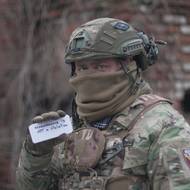 „Rusko zahájilo tři invaze během klidu zbraní při olympijských hrách, zavedlo státem financovaný dopingový program, zabilo 650 ukrajinských sportovců a trenérů a poškodilo na 800 sportovišť na Ukrajině.“ Zakázat by se podle něj měli Rusové, ne připomínka jejich obětí.