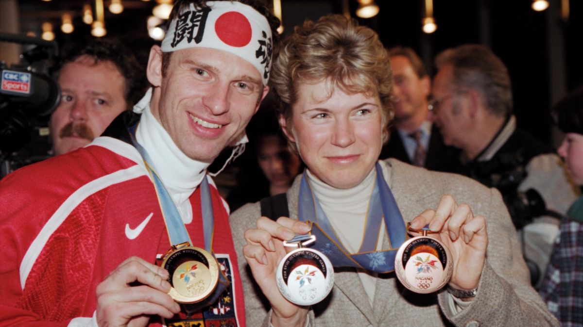 Olympijské medaile byly s dírou i s kusem plastu. Letos jsou jako rozpůlené