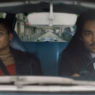 Indya Moore v roli Skye a Luka Sabbat jako Billy.