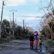 Úřady nechaly evakuovat více než 2740 obyvatel v pobřežních městech. 