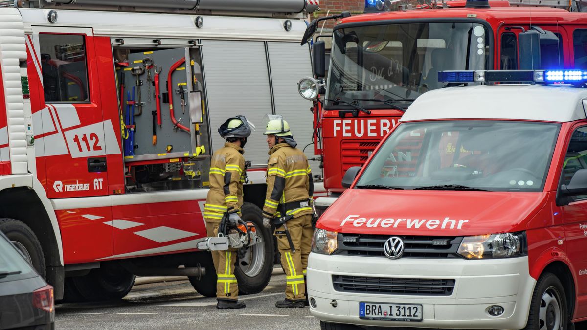 V Berlíně zachvátil požár výškový dům, podle hasičů je mnoho zraněných