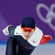 V korejském Pchjongčchangu si po zklamání ze čtvrtého místa na trojce zlepšila náladu stříbrem z pětky.


(Závod žen na 5 000 metrů v rychlobruslení, ZOH, 2018.)