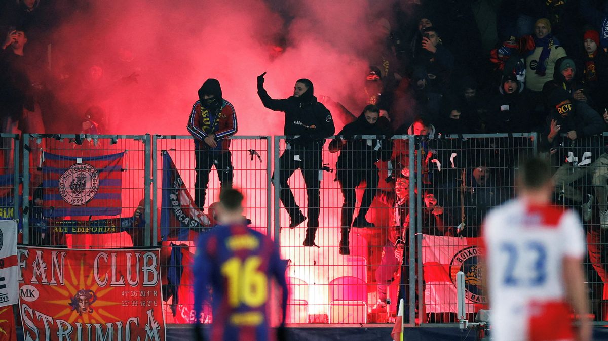 UEFA potrestala Slavii za LM milionovou pokutou a podmínečně uzavřeným „kotlem“