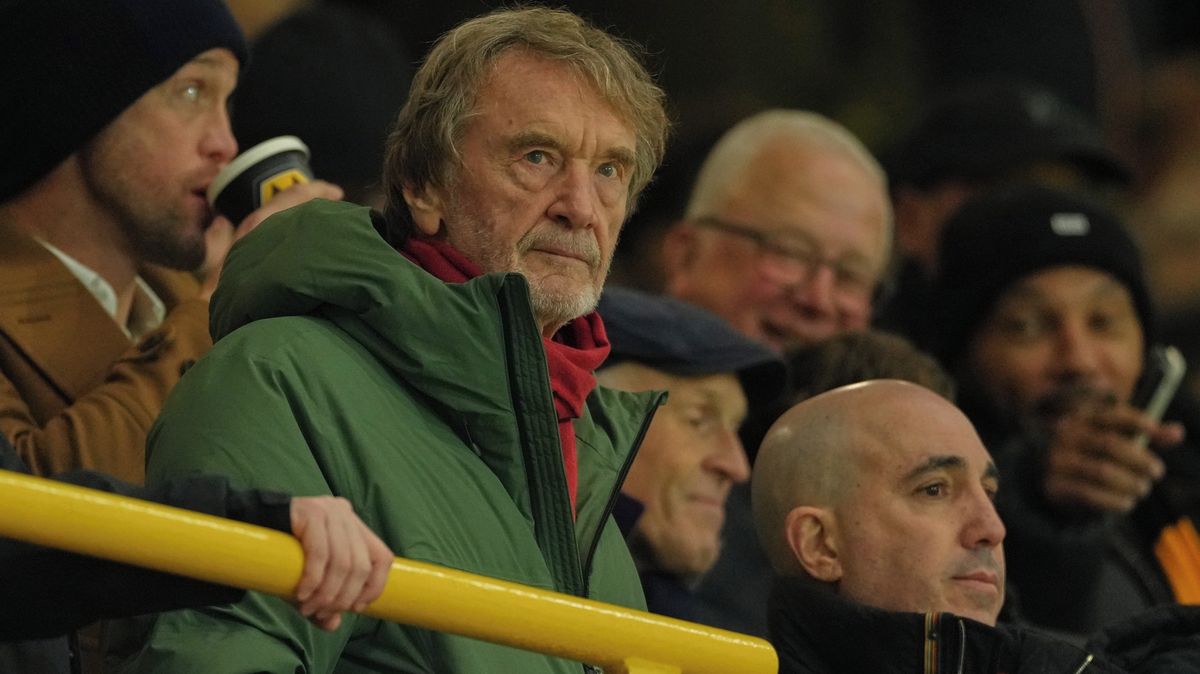 Britský premiér kritizoval majitele Manchesteru United za výroky o migrantech