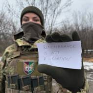 „Když se sportovec postaví za pravdu, čest a památku - to je už vítězství. Vítězství pro Vladyslava,“ uvedl ukrajinský olympijský výbor. „Památka našich hrdinů je cennější než jakékoli medaile a pravidla. (…) Paměť nelze diskvalifikovat!“ poznamenal předseda výboru Vadym Hutcajt.