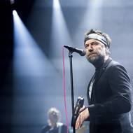 „Akce, kamera, klapka! Tohle je zbrusu nová píseň!“ uvedl novinku z alba V původním snění, které skupina vydala tento čtvrtek.