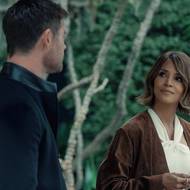 Chris Hemsworth jako Davis a Halle Berry v roli Sharon.
