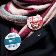 Placky na ruské dívce, která, jak říká, žije v Praze od roku 2018.