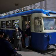 „Je součástí našeho dědictví,“ svěřil se agentuře AFP šedesátník Híšám Abdal Vaháb, který rád „sleduje svět kolem sebe“ skrze okna tramvaje. „Naši rodiče nikdy neváhali nechat nás jezdit tramvají samotné. A i když mám auto, rád ho nechávám zaparkované a jedu tramvají,“ dodal bývalý učitel přírodních věd, který touto tramvají jezdí od dětství.