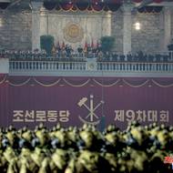 I přes důraz na jaderné zbraně dal Kim Čong-un najevo otevřenost vůči dalším jednáním s USA, Washington se ale musí vzdát „politiky konfrontace“ a „respektovat současné postavení země“.