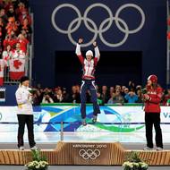 Zlatá Martina Sáblíková po závodě žen na 5 000 metrů v Richmond Olympic Oval na olympijských hrách ve Vancouveru, 2010. 
