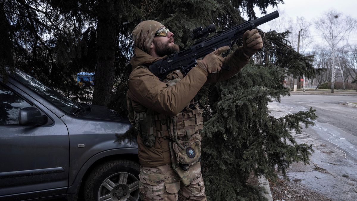 Jeden raněný po ruském náletu v Dnipru, Ukrajinci útočili u obce Novominská