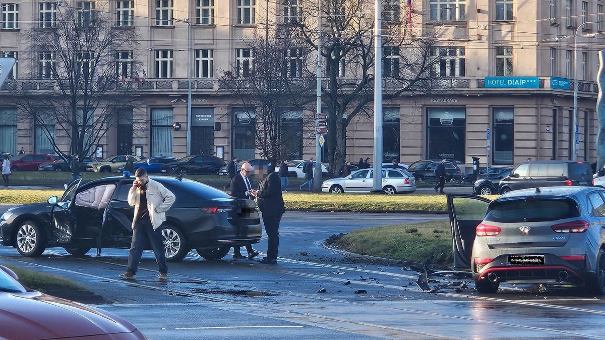 Ministr Klempíř měl nehodu v autě