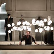 Uprostřed je Jan Grundman jako Merkucio.