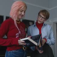 Vicky Krieps jako Lilith, Cate Blanchett coby Timothea a Charlotte Rampling v roli matky.