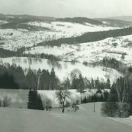 Pohled ze Špičáku před desítkami let.