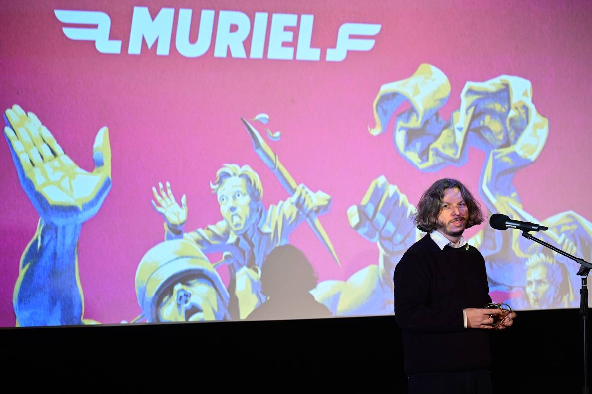 Komiksový román Oskar Ed: Můj nejlepší přítel od Branka Jelinka (na fotografii) ovládl čtvrteční udílení cen Muriel. Získal ceny za nejlepší kresbu, scénář, komiks i Cenu České akademie komiksu.