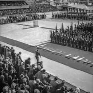 Totální trapas. Olympijský oheň dostal na starost italský rychlobruslař Guido Caroli, ale jen těsně poté, co Karel Novák zmáčkl spoušť, s ním upadl. A oheň málem zhasl.